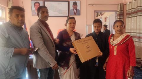 दृष्टी विहिन विद्यार्थीलाई उच्च शिक्षा अध्ययनका लागि ल्यापटप सहयोग